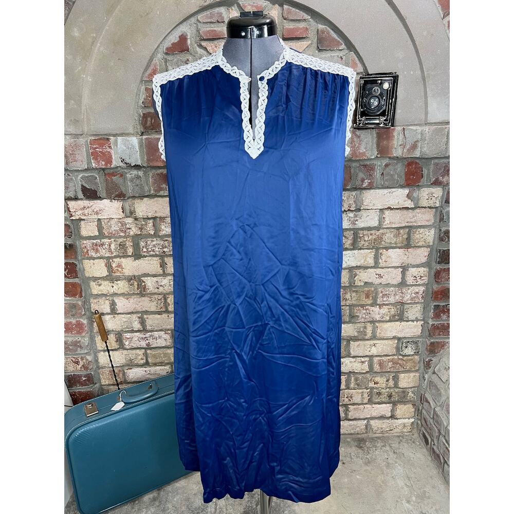 Vanity fair nightgown satin knee lenght blue white lace collar